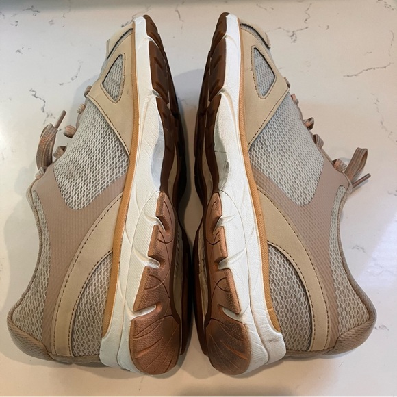 Vionic Tokyo Beige Low Lace 1st Ray Technology Fashion Sneakers Women's Size 11 - Picture 8 of 11